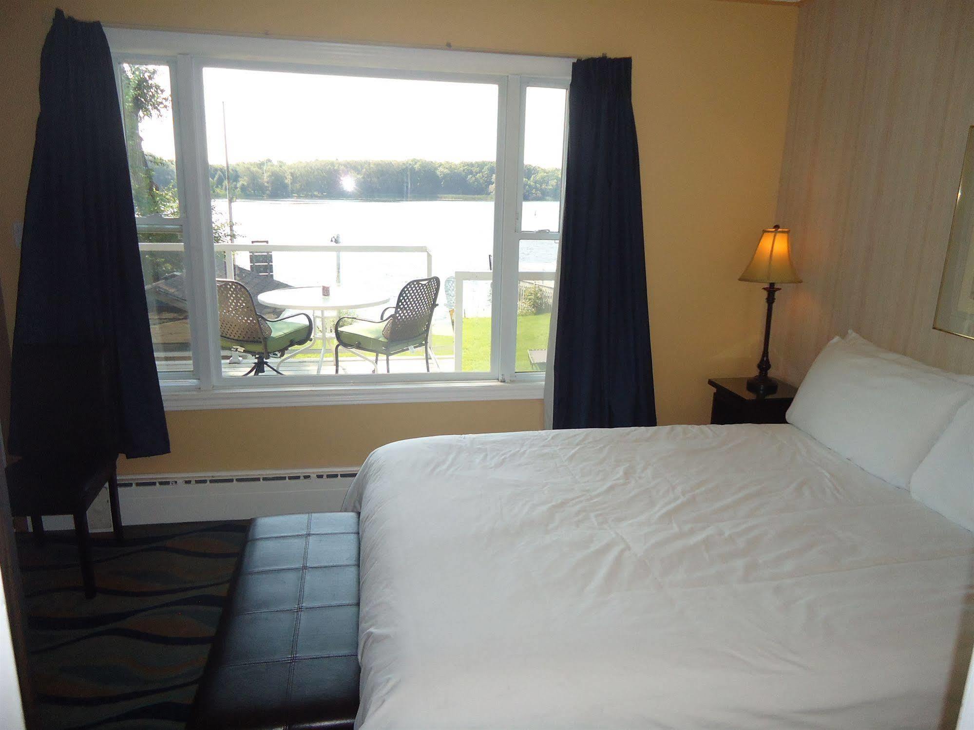 Bayside Inn & Waterfront Suites Kingston Exteriör bild